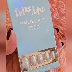 Red Aspen Silver Nail Dashes